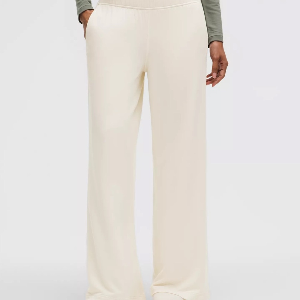 BeCalm Mid-Rise Wide-Leg Pant
Updated Fabric size L